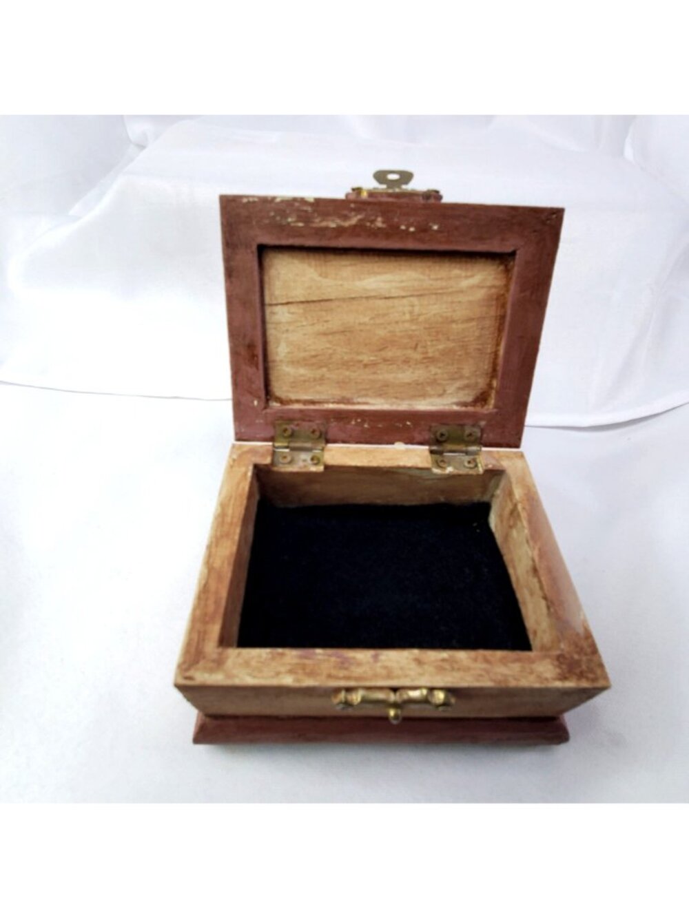 VTG Hand-Carved Wooden Jewelry Trinket Box With Floral Design & Brass Latch - Picture 4 of 13